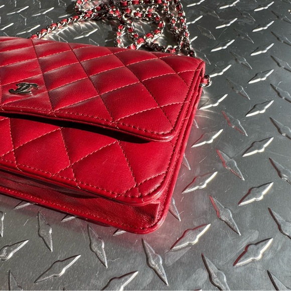 Chanel Classic Lambskin Quilted Wallet On Chain in Red - Picture 5 of 9